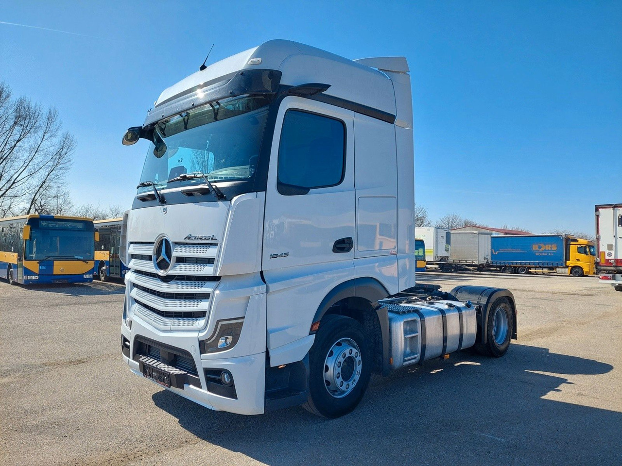 Mercedes-Benz Actros 5 1845 LS BigSpace 4x2 - Nyergesvontató: 1 kép. Mercedes-Benz Actros 5 1845 LS BigSpace 4x2 - Nyergesvontató: 1 kép.