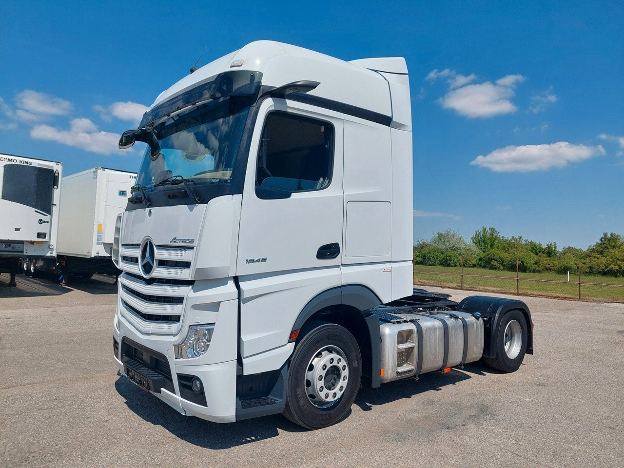 Mercedes-Benz Actros 5 1845 LS BigSpace 4x2 - Nyergesvontató: 1 kép. Mercedes-Benz Actros 5 1845 LS BigSpace 4x2 - Nyergesvontató: 1 kép.