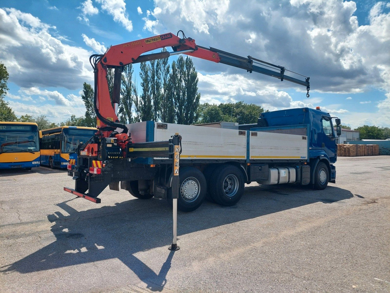 Renault Premium DXI R450.26 HR Palfinger PK 15.500 - Platós teherautó, Darus autó: 4 kép. Renault Premium DXI R450.26 HR Palfinger PK 15.500 - Platós teherautó, Darus autó: 4 kép.