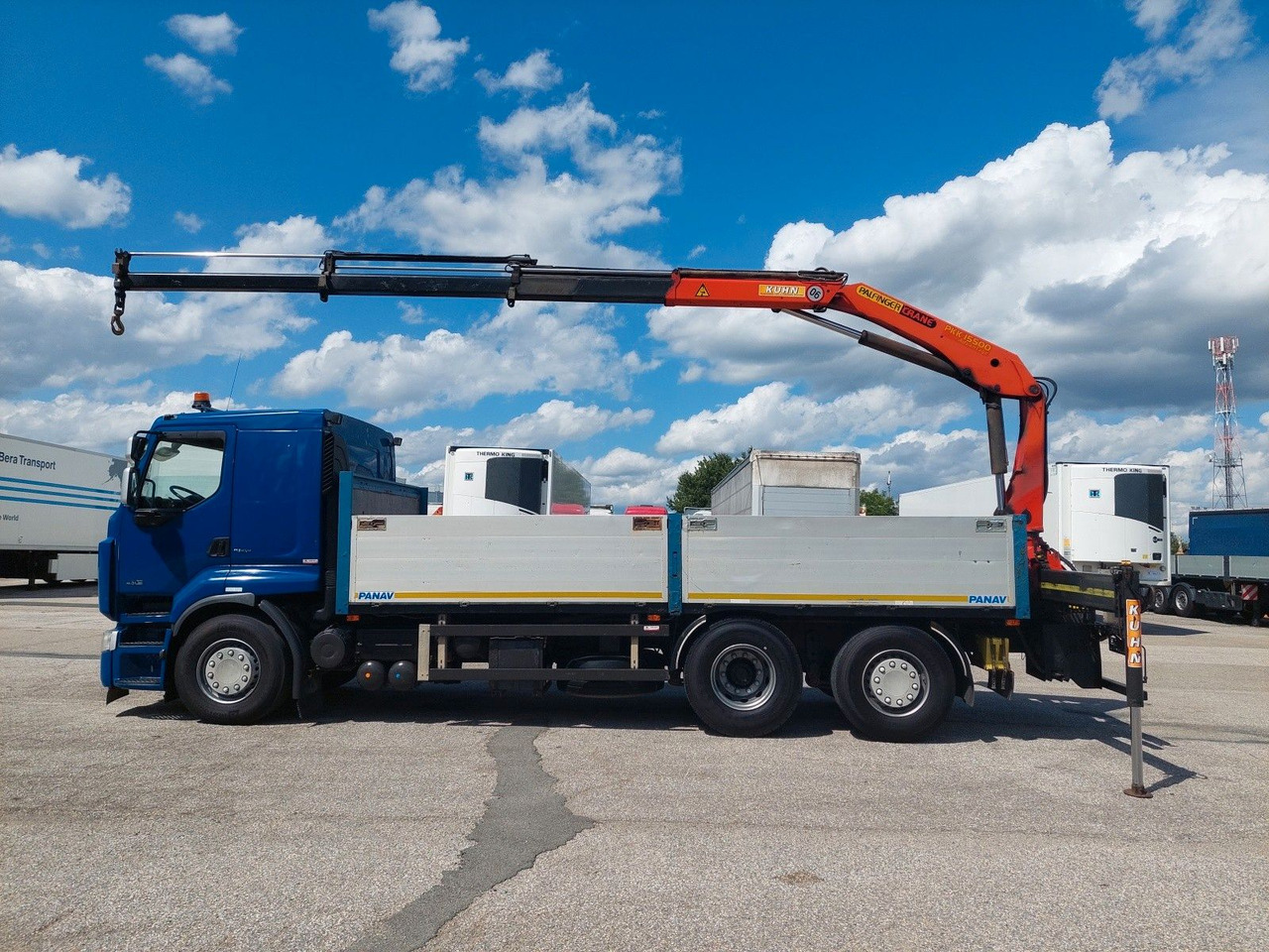 Renault Premium DXI R450.26 HR Palfinger PK 15.500 - Platós teherautó, Darus autó: 5 kép. Renault Premium DXI R450.26 HR Palfinger PK 15.500 - Platós teherautó, Darus autó: 5 kép.