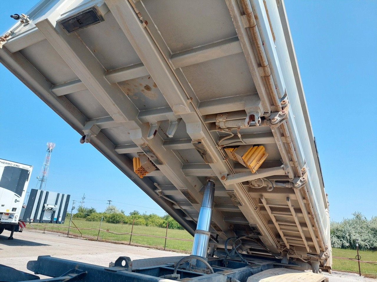 Scania G 450 B8X4HZ 8x4 Bordmatik - Billenőplatós teherautó: 5 kép. Scania G 450 B8X4HZ 8x4 Bordmatik - Billenőplatós teherautó: 5 kép.
