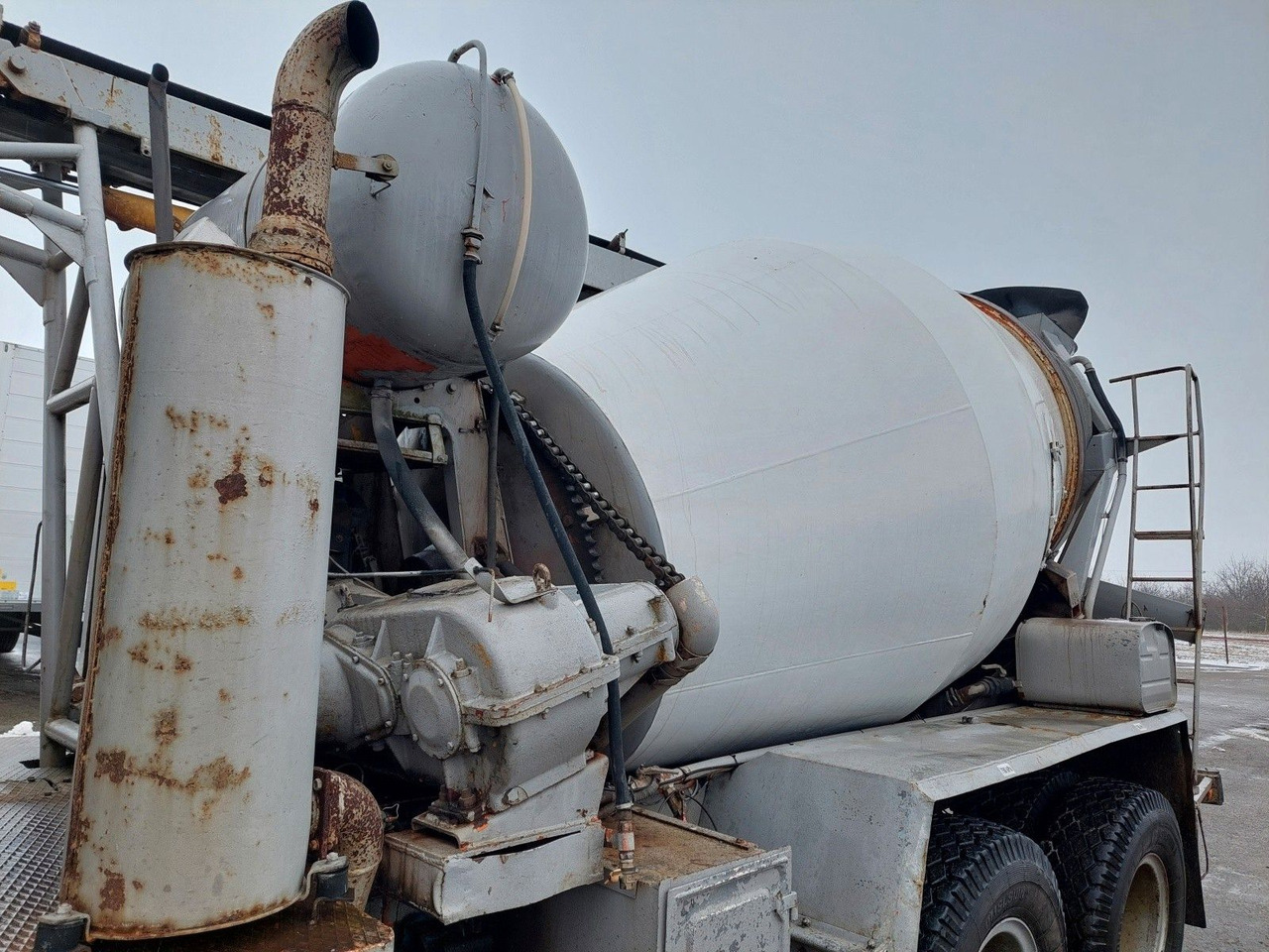 Tatra T815 6x6 mit Fördererband PD-01 - Betonmixer: 5 kép. Tatra T815 6x6 mit Fördererband PD-01 - Betonmixer: 5 kép.