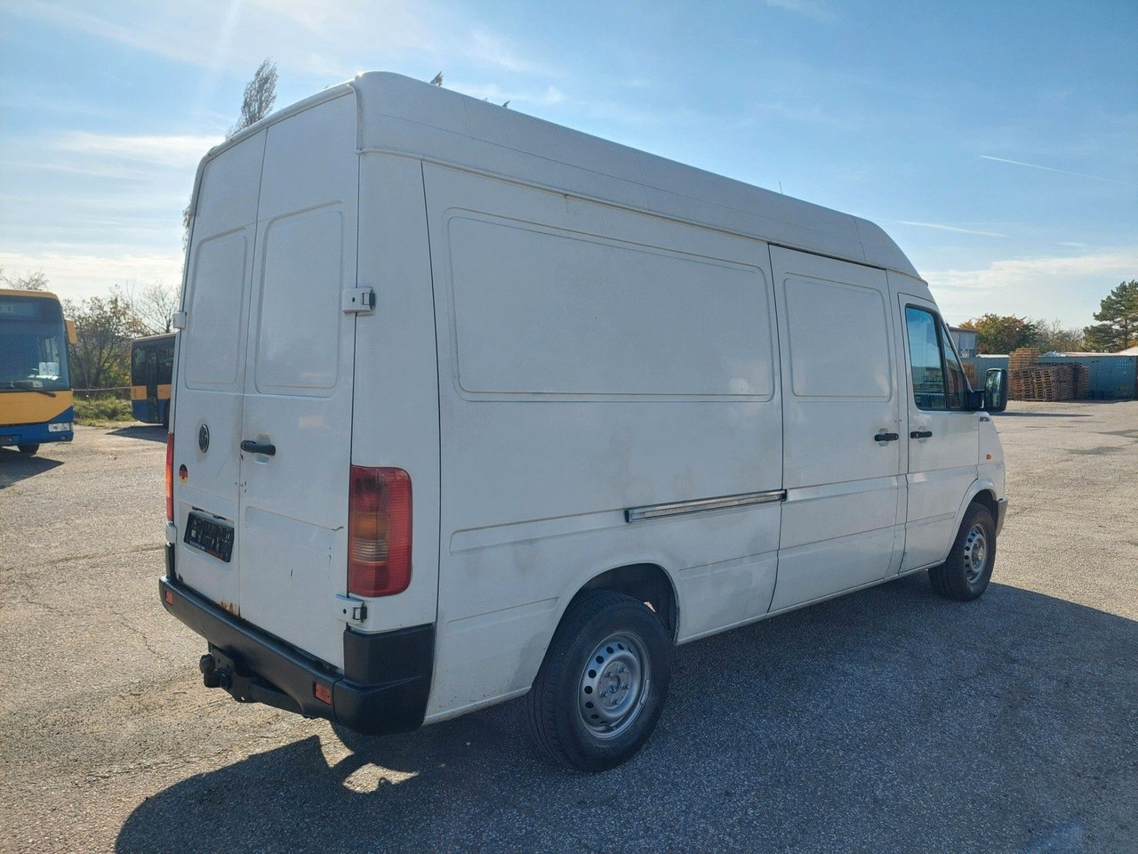 Volkswagen LT Kasten-Kombi 35 L2H2 Hochraum - Dobozos kisteherautó: 4 kép. Volkswagen LT Kasten-Kombi 35 L2H2 Hochraum - Dobozos kisteherautó: 4 kép.