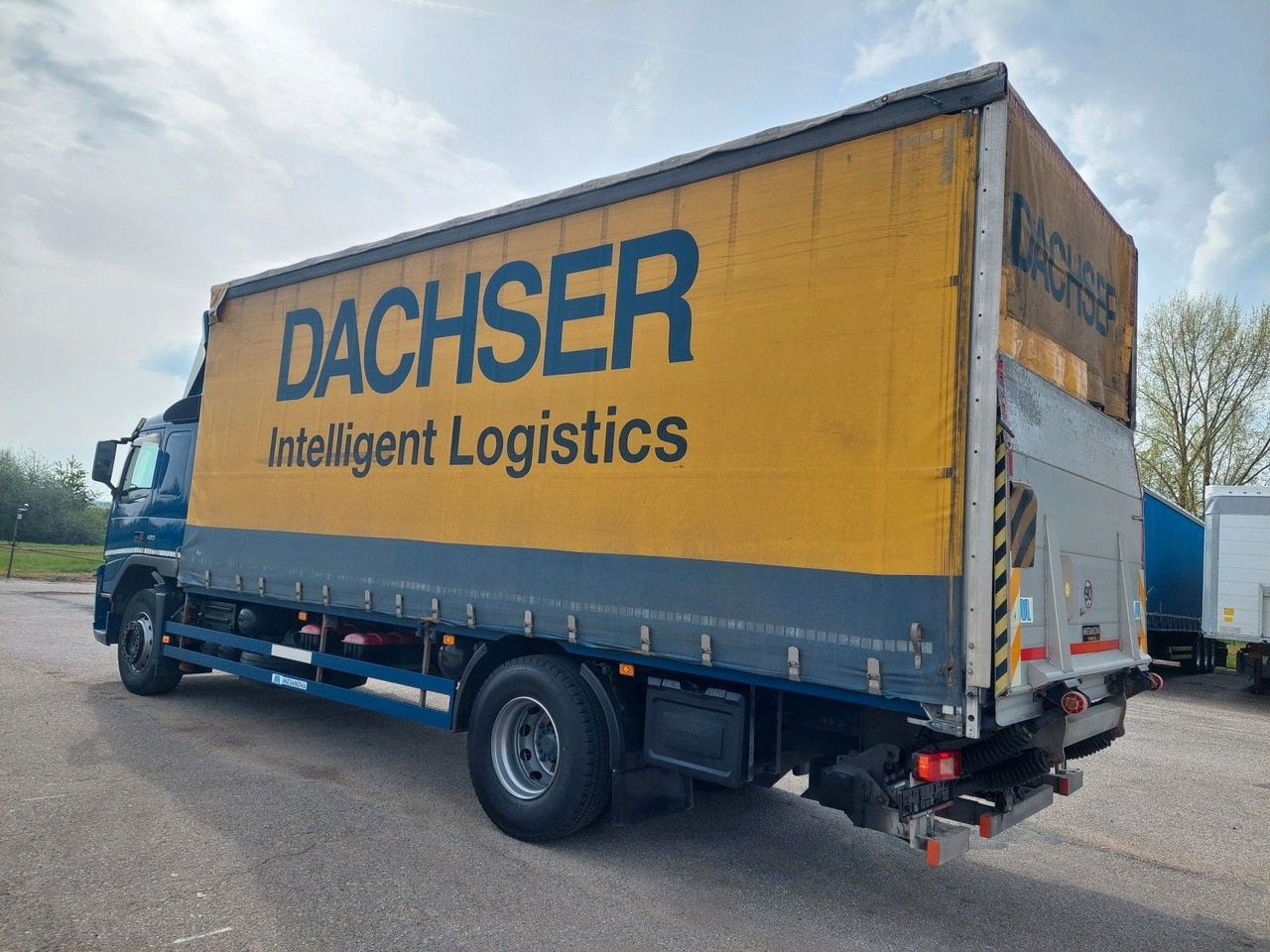 Volvo FM13 420 42R 4x2 BL Edscha - Ponyvás teherautó: 3 kép. Volvo FM13 420 42R 4x2 BL Edscha - Ponyvás teherautó: 3 kép.