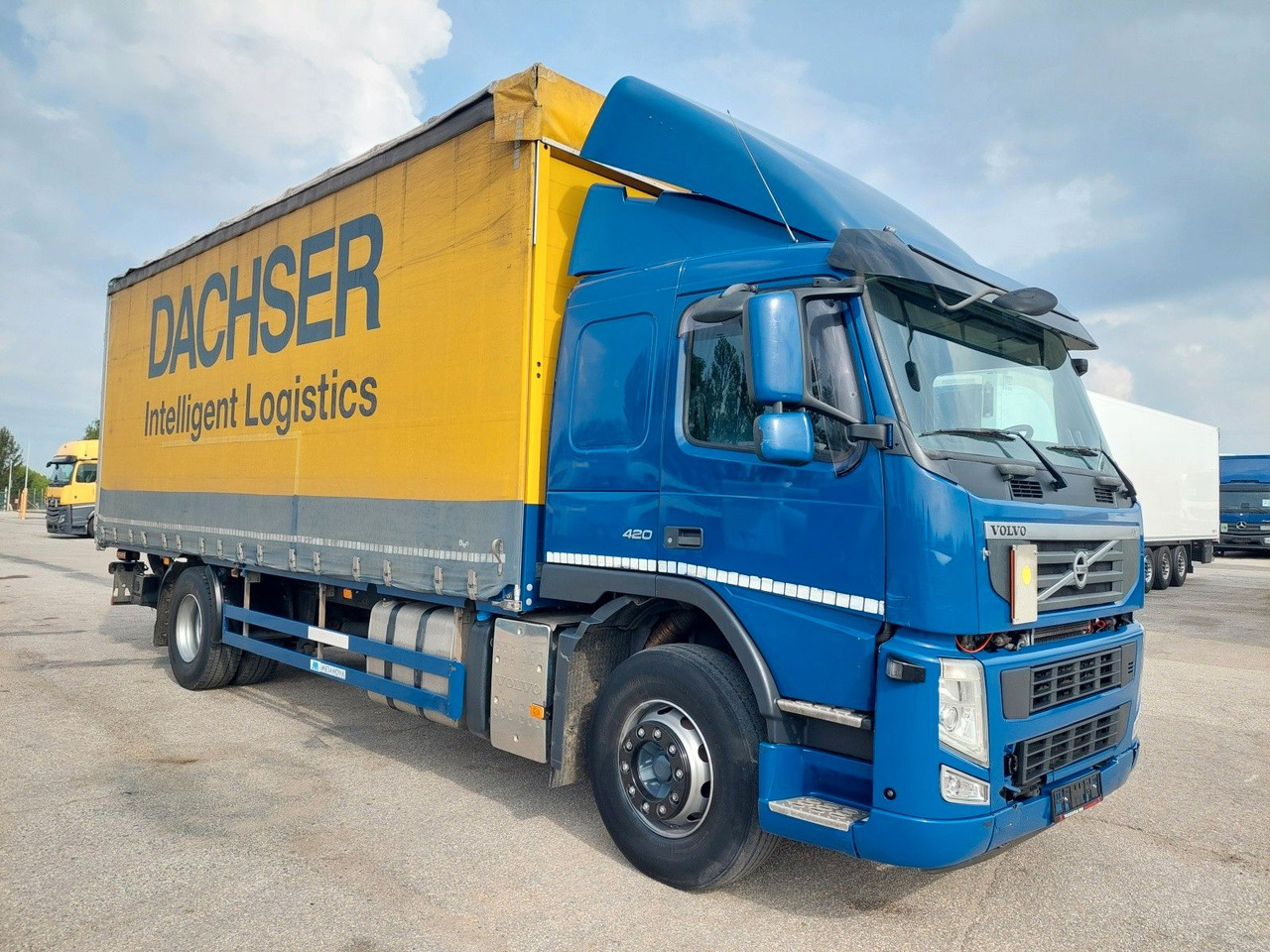 Volvo FM13 420 42R 4x2 BL Edscha - Ponyvás teherautó: 2 kép. Volvo FM13 420 42R 4x2 BL Edscha - Ponyvás teherautó: 2 kép.