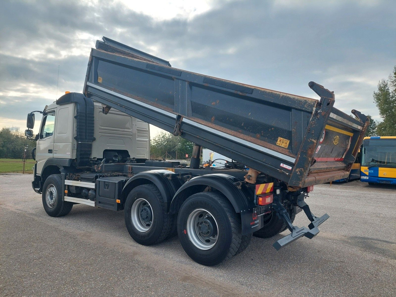 Volvo FMX 460 Meiller Bordmatik 6x4 - Billenőplatós teherautó: 3 kép. Volvo FMX 460 Meiller Bordmatik 6x4 - Billenőplatós teherautó: 3 kép.