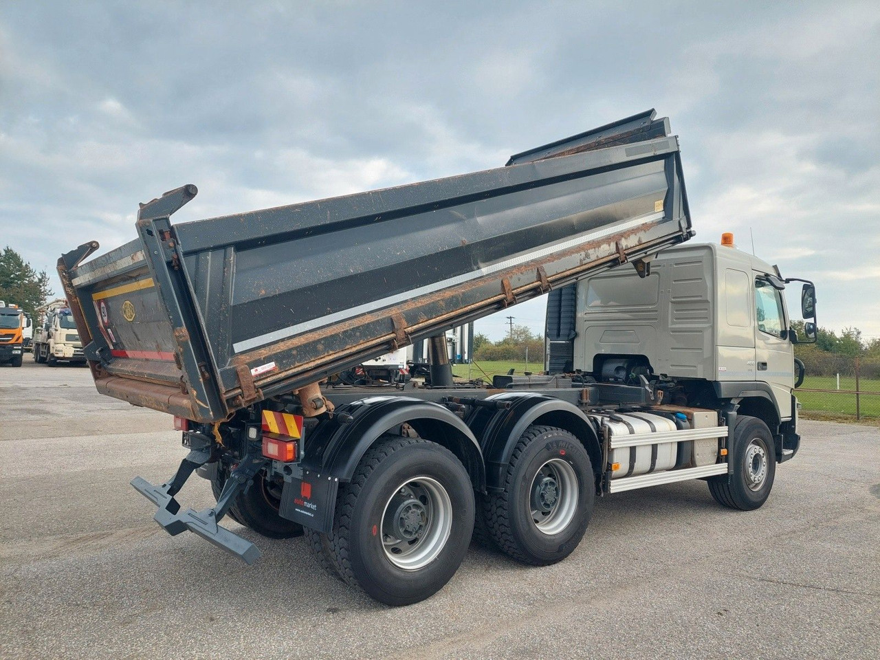 Volvo FMX 460 Meiller Bordmatik 6x4 - Billenőplatós teherautó: 4 kép. Volvo FMX 460 Meiller Bordmatik 6x4 - Billenőplatós teherautó: 4 kép.