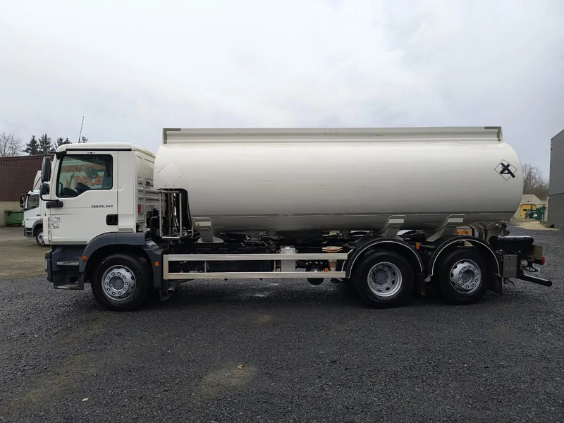 Tartályos teherautó a következők szállításához üzemanyag MAN TGM 26.340 19000L FUEL/CARBURANT - 4 COMP: 8 kép.