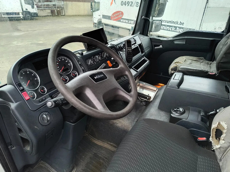 Interior photo 1: Tartályos teherautó a következők szállításához üzemanyag MAN TGM 26.340 19000L FUEL/CARBURANT - 4 COMP