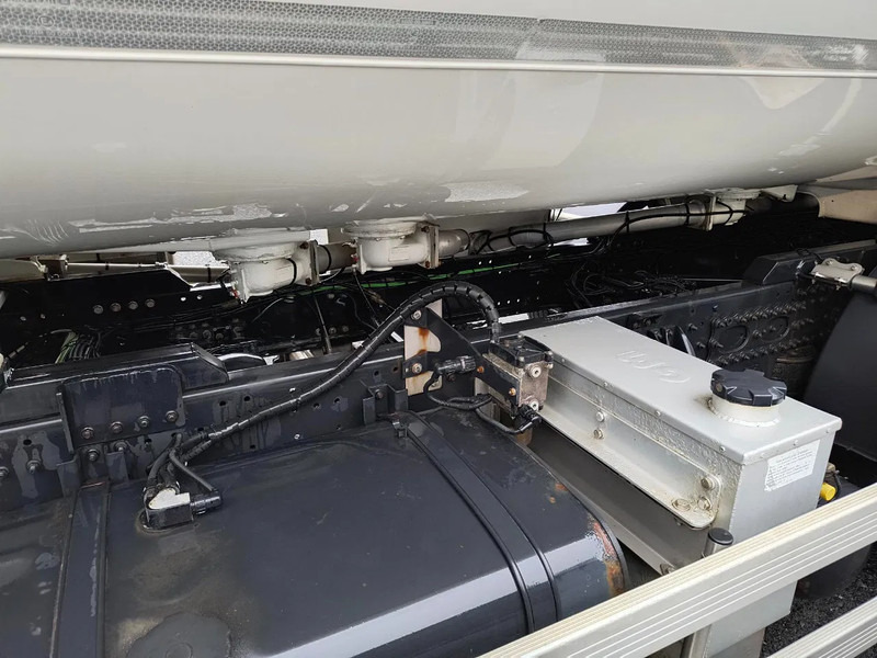 Tartályos teherautó a következők szállításához üzemanyag MAN TGM 26.340 19000L FUEL/CARBURANT - 4 COMP: 17 kép.
