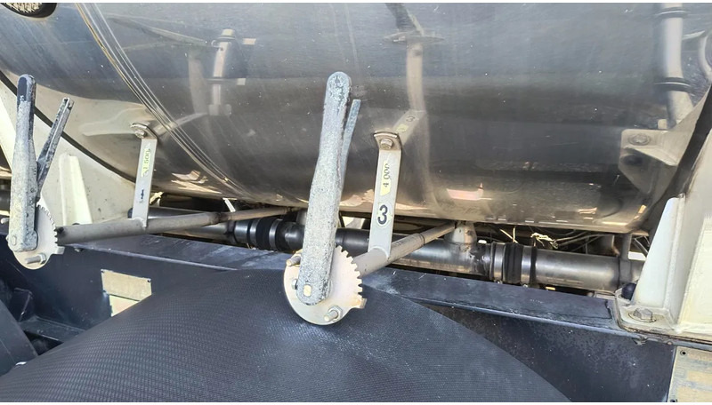 Tartályos félpótkocsi a következők szállításához tej Magyar INSULATED INOX TANK 29000 L - 6 COMPARTIMENTS (!): 11 kép. Tartályos félpótkocsi a következők szállításához tej Magyar INSULATED INOX TANK 29000 L - 6 COMPARTIMENTS (!): 11 kép.