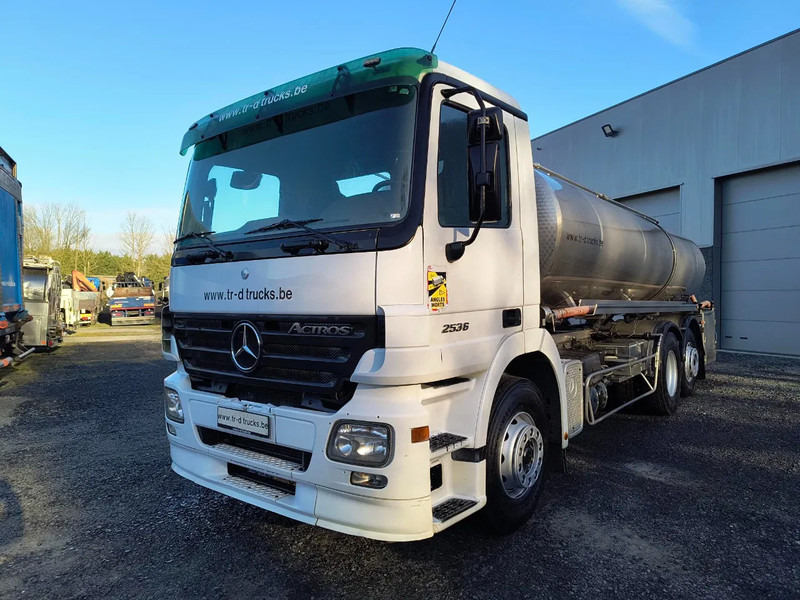 Mercedes-Benz Actros 2536 15500L INSULATED INOX TANK - 1 COMP - Tartályos teherautó: 1 kép. Mercedes-Benz Actros 2536 15500L INSULATED INOX TANK - 1 COMP - Tartályos teherautó: 1 kép.