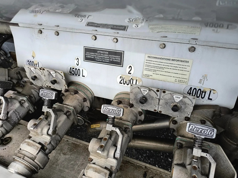 Tartályos teherautó a következők szállításához üzemanyag Renault Premium 280 13500L FUEL / CARBURANT TRUCK - 4 COMP/ A LAMES: 16 kép.