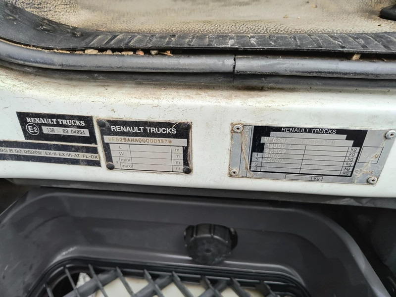 Tartályos teherautó a következők szállításához üzemanyag Renault Premium 280 13500L FUEL / CARBURANT TRUCK - 4 COMP/ A LAMES: 19 kép.