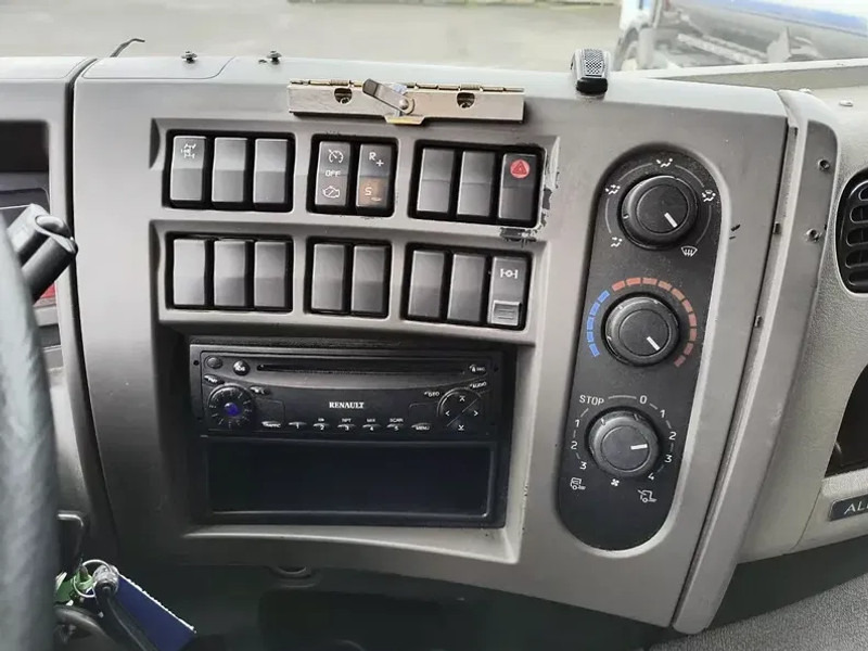 Tartályos teherautó a következők szállításához üzemanyag Renault Premium 280 13500L FUEL / CARBURANT TRUCK - 4 COMP - LEAF/LAMES: 10 kép.