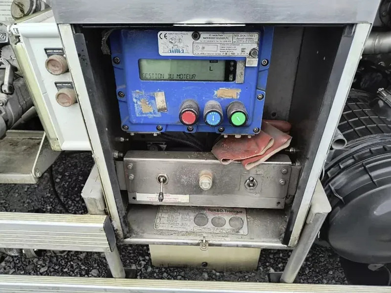 Tartályos teherautó a következők szállításához üzemanyag Renault Premium 280 13500L FUEL / CARBURANT TRUCK - 4 COMP - LEAF/LAMES: 13 kép.