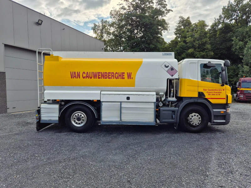 Scania P270 FUEL / CARBURANT 14000L - 4 COMP - Tartályos teherautó: 4 kép. Scania P270 FUEL / CARBURANT 14000L - 4 COMP - Tartályos teherautó: 4 kép.