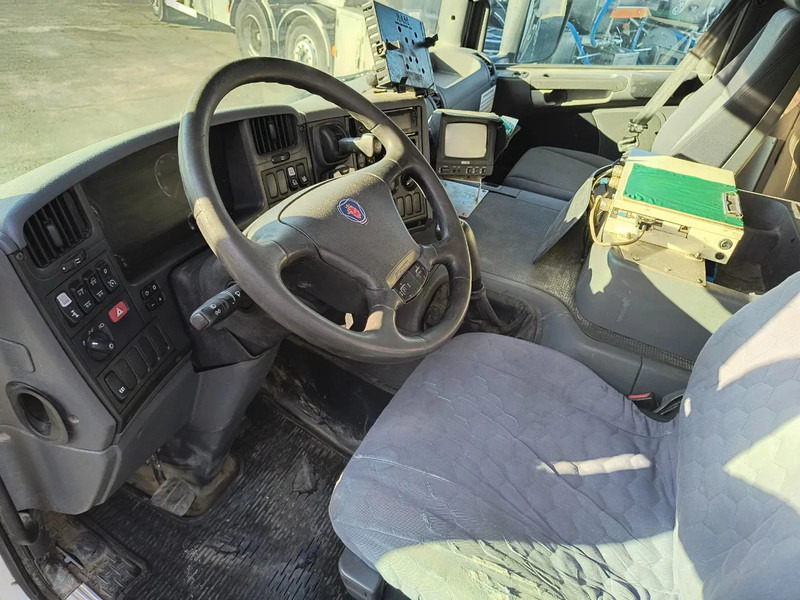 Interior photo 1: Tartályos teherautó a következők szállításához üzemanyag Scania P280 19000L FUEL/CARBURANT - 5 COMP. - EURO 5