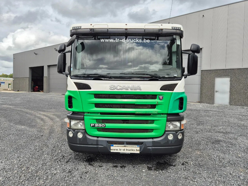 Scania P280 FUEL / CARBURANT 14000L - 5 COMP - RETARDER - Tartályos teherautó: 2 kép. Scania P280 FUEL / CARBURANT 14000L - 5 COMP - RETARDER - Tartályos teherautó: 2 kép.