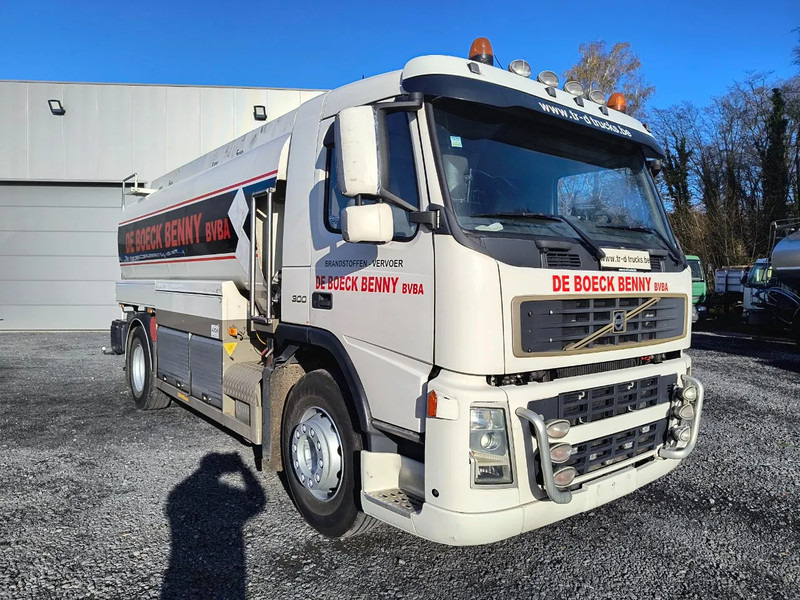 Volvo FM 300 14000L FUEL/CARBURANT - 4 COMP - Tartályos teherautó: 3 kép. Volvo FM 300 14000L FUEL/CARBURANT - 4 COMP - Tartályos teherautó: 3 kép.