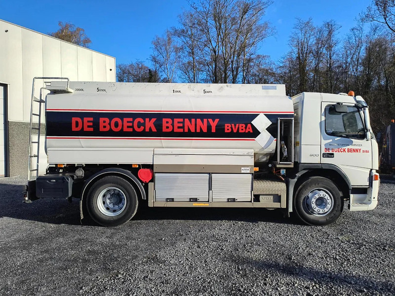 Volvo FM 300 14000L FUEL/CARBURANT - 4 COMP - Tartályos teherautó: 4 kép. Volvo FM 300 14000L FUEL/CARBURANT - 4 COMP - Tartályos teherautó: 4 kép.