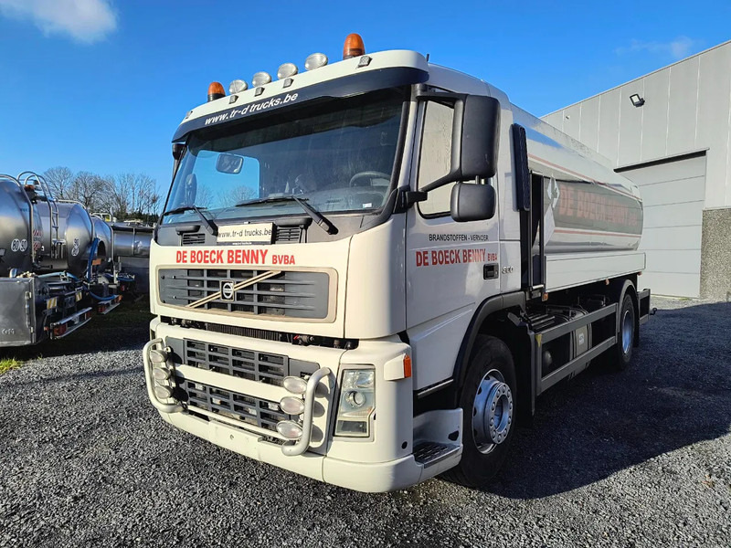 Volvo FM 300 14000L FUEL/CARBURANT - 4 COMP - Tartályos teherautó: 1 kép. Volvo FM 300 14000L FUEL/CARBURANT - 4 COMP - Tartályos teherautó: 1 kép.