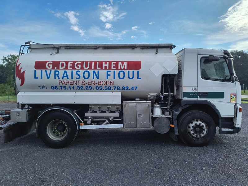 Volvo FM 440 13000L FUEL / CARBURANT - 4 COMP - Tartályos teherautó: 4 kép. Volvo FM 440 13000L FUEL / CARBURANT - 4 COMP - Tartályos teherautó: 4 kép.