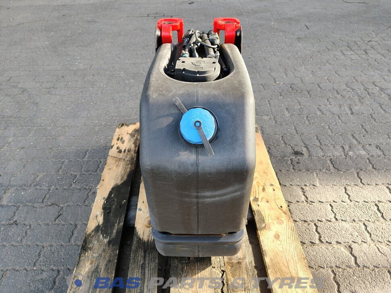 Scania Scania AdBlue tank 2919673 - Alkatrész - Teherautó: 1 kép. Scania Scania AdBlue tank 2919673 - Alkatrész - Teherautó: 1 kép.