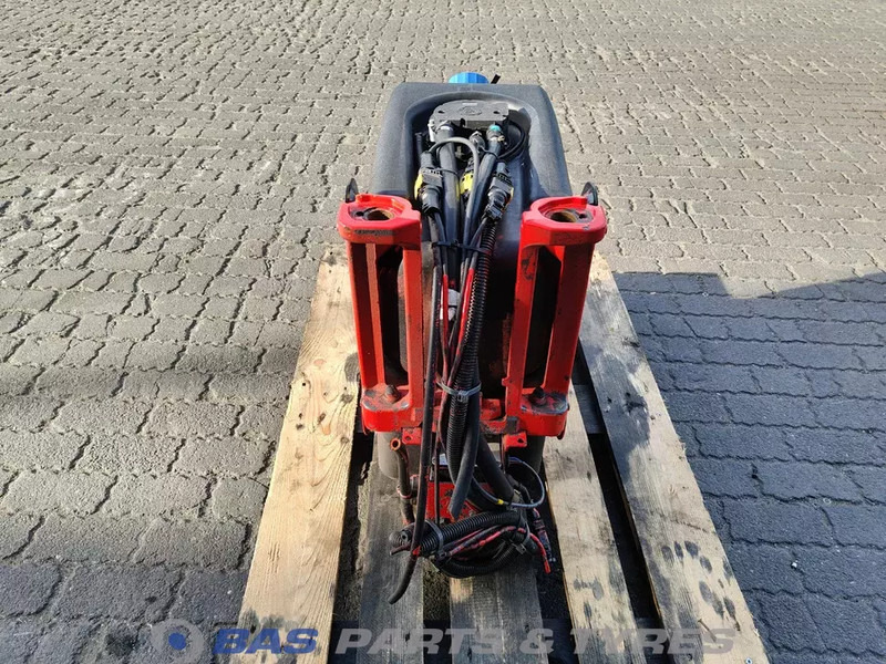 Scania Scania AdBlue tank 2919673 - Alkatrész - Teherautó: 3 kép. Scania Scania AdBlue tank 2919673 - Alkatrész - Teherautó: 3 kép.