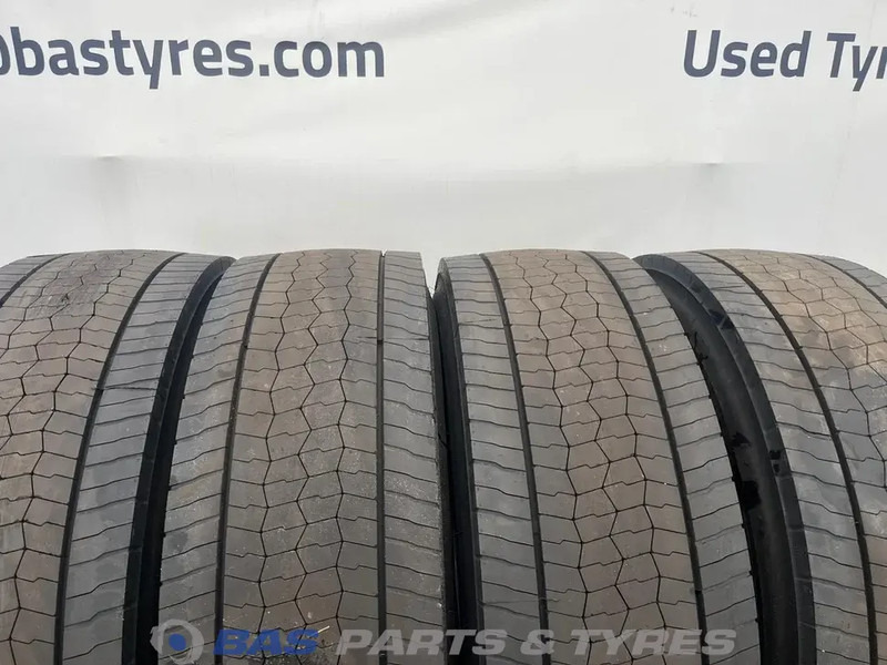 Bridgestone Bridgestone 315/70R22.5 H-DRIVE002 ECOPIA 156/154 M+S 3PMSF gebruikte set - Gumiabroncs - Teherautó: 2 kép. Bridgestone Bridgestone 315/70R22.5 H-DRIVE002 ECOPIA 156/154 M+S 3PMSF gebruikte set - Gumiabroncs - Teherautó: 2 kép.