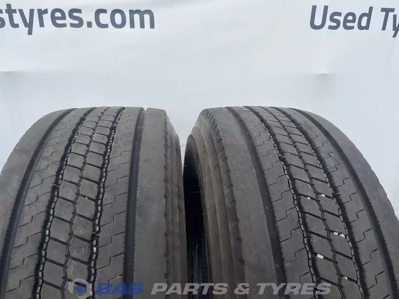 Bridgestone  - Gumiabroncs - Teherautó: 2 kép. Bridgestone  - Gumiabroncs - Teherautó: 2 kép.