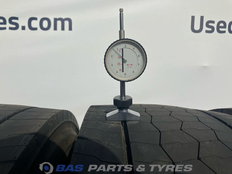 Bridgestone - Gumiabroncs - Teherautó: 3 kép. Bridgestone - Gumiabroncs - Teherautó: 3 kép.
