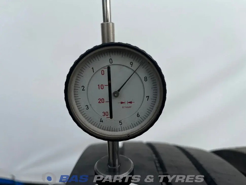 Bridgestone  - Gumiabroncs - Teherautó: 3 kép. Bridgestone  - Gumiabroncs - Teherautó: 3 kép.