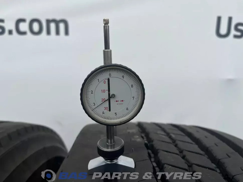 Bridgestone  - Gumiabroncs - Teherautó: 3 kép. Bridgestone  - Gumiabroncs - Teherautó: 3 kép.