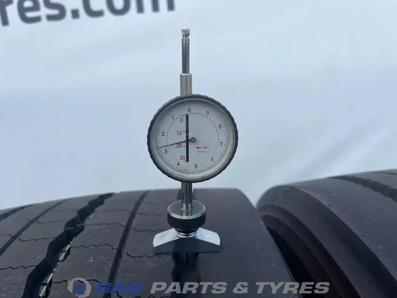 Bridgestone  - Gumiabroncs - Teherautó: 3 kép. Bridgestone  - Gumiabroncs - Teherautó: 3 kép.
