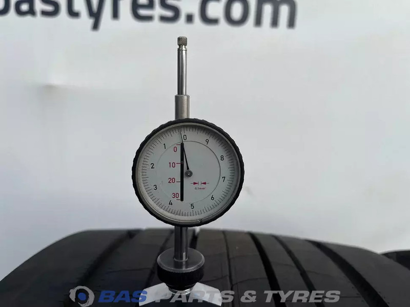 Bridgestone  - Gumiabroncs - Teherautó: 3 kép. Bridgestone  - Gumiabroncs - Teherautó: 3 kép.