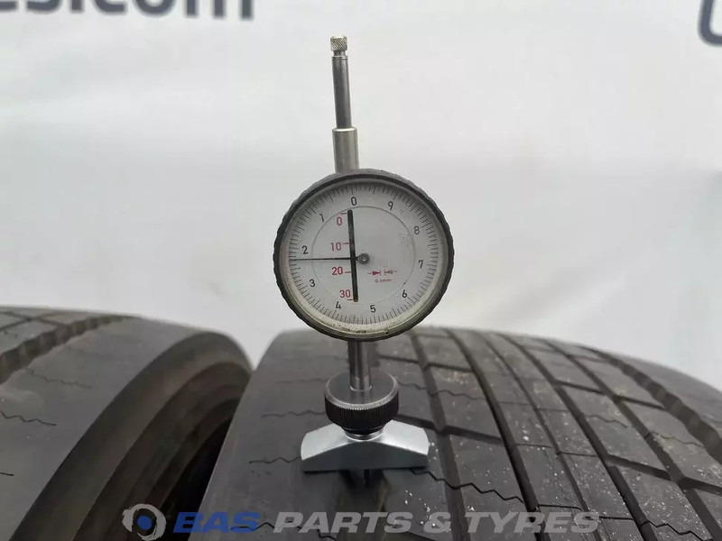 Bridgestone  - Gumiabroncs - Teherautó: 3 kép. Bridgestone  - Gumiabroncs - Teherautó: 3 kép.