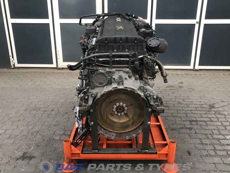 DAF CF Euro 6 - Motor - Teherautó: 2 kép. DAF CF Euro 6 - Motor - Teherautó: 2 kép.