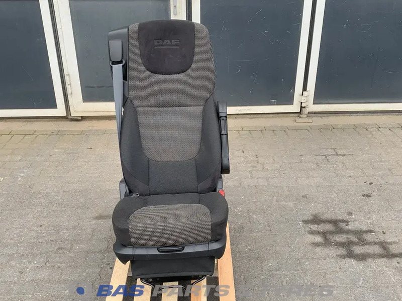 DAF CF Euro 6 - Ülés - Teherautó: 1 kép. DAF CF Euro 6 - Ülés - Teherautó: 1 kép.