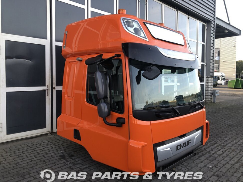 DAF CF Euro 6 - Fülke és belső tér - Teherautó: 2 kép. DAF CF Euro 6 - Fülke és belső tér - Teherautó: 2 kép.