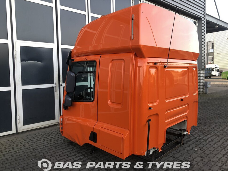 DAF CF Euro 6 - Fülke és belső tér - Teherautó: 3 kép. DAF CF Euro 6 - Fülke és belső tér - Teherautó: 3 kép.
