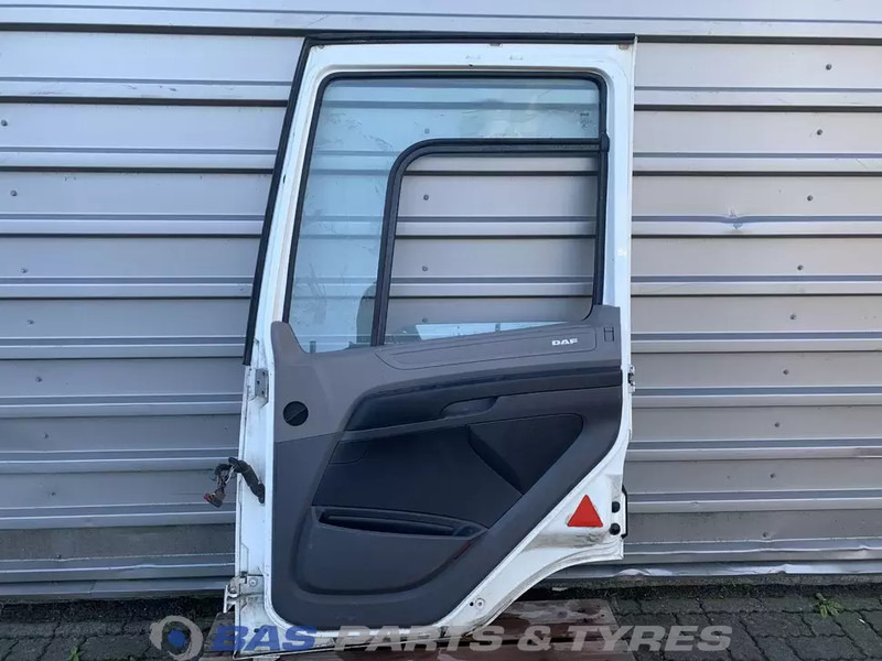 DAF CF Euro 6 - Ajtó és alkatrészek - Teherautó: 2 kép. DAF CF Euro 6 - Ajtó és alkatrészek - Teherautó: 2 kép.