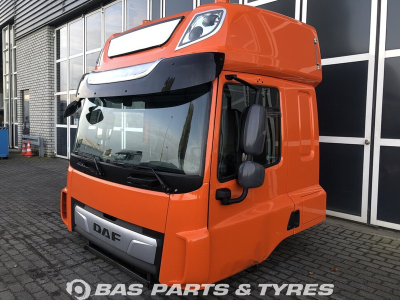 DAF CF Euro 6 - Fülke és belső tér - Teherautó: 1 kép. DAF CF Euro 6 - Fülke és belső tér - Teherautó: 1 kép.
