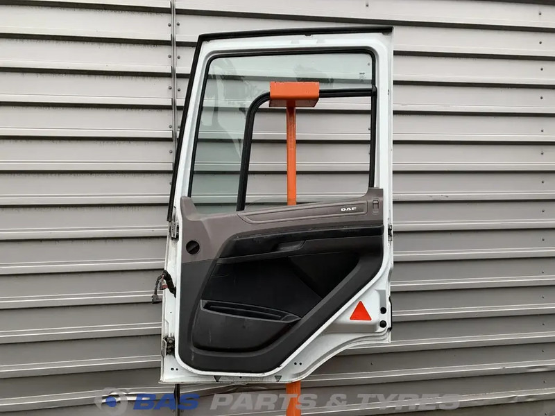 DAF CF Euro 6 Portier Rechts DAF 1355334 - Ajtó és alkatrészek - Teherautó: 4 kép. DAF CF Euro 6 Portier Rechts DAF 1355334 - Ajtó és alkatrészek - Teherautó: 4 kép.