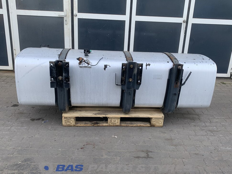 DAF - Üzemanyag tartály - Teherautó: 3 kép. DAF - Üzemanyag tartály - Teherautó: 3 kép.