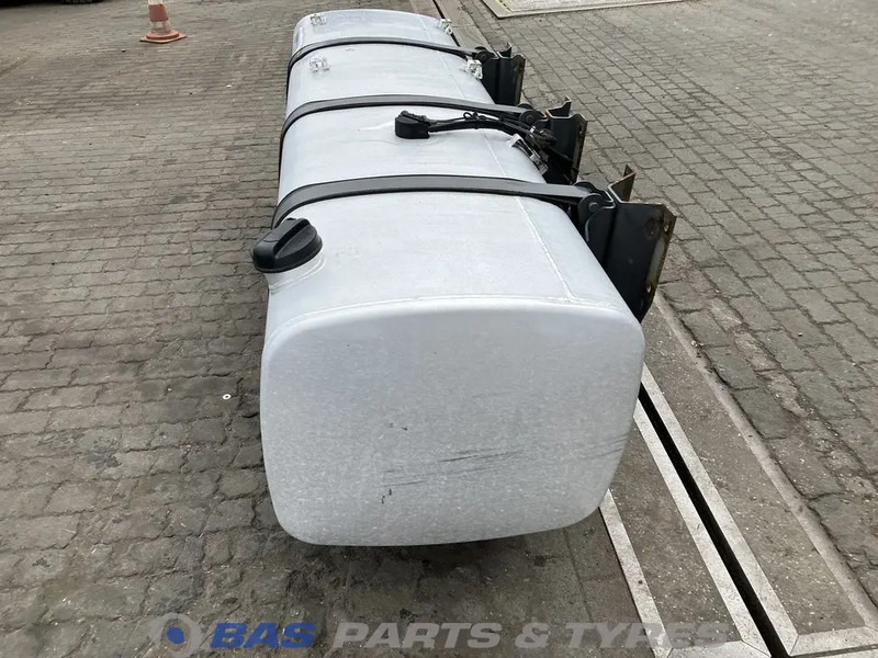 DAF - Üzemanyag tartály - Teherautó: 2 kép. DAF - Üzemanyag tartály - Teherautó: 2 kép.