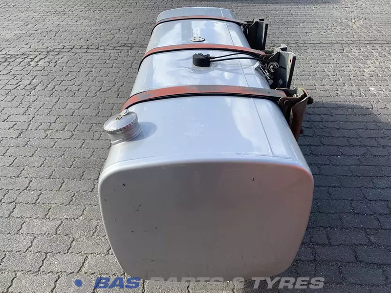 DAF - Üzemanyag tartály - Teherautó: 2 kép. DAF - Üzemanyag tartály - Teherautó: 2 kép.