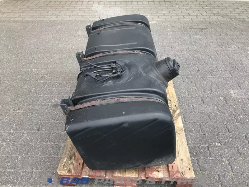 DAF - Üzemanyag tartály - Teherautó: 2 kép. DAF - Üzemanyag tartály - Teherautó: 2 kép.