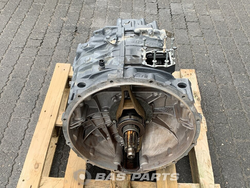 DAF LF Euro 6 - Sebességváltó - Teherautó: 2 kép. DAF LF Euro 6 - Sebességváltó - Teherautó: 2 kép.