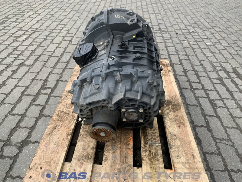 DAF LF Euro 6 - Sebességváltó - Teherautó: 2 kép. DAF LF Euro 6 - Sebességváltó - Teherautó: 2 kép.
